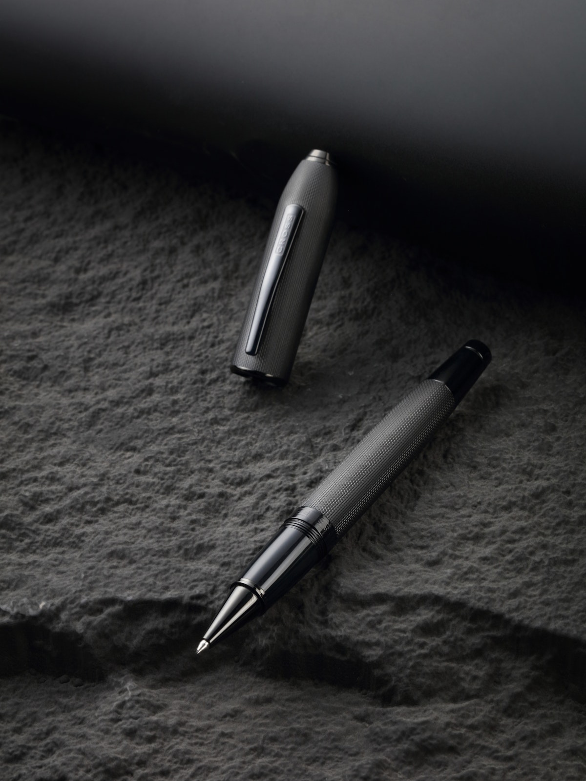 Rollerball Cross Peerless™ de PVD Negro grabado punta de diamante