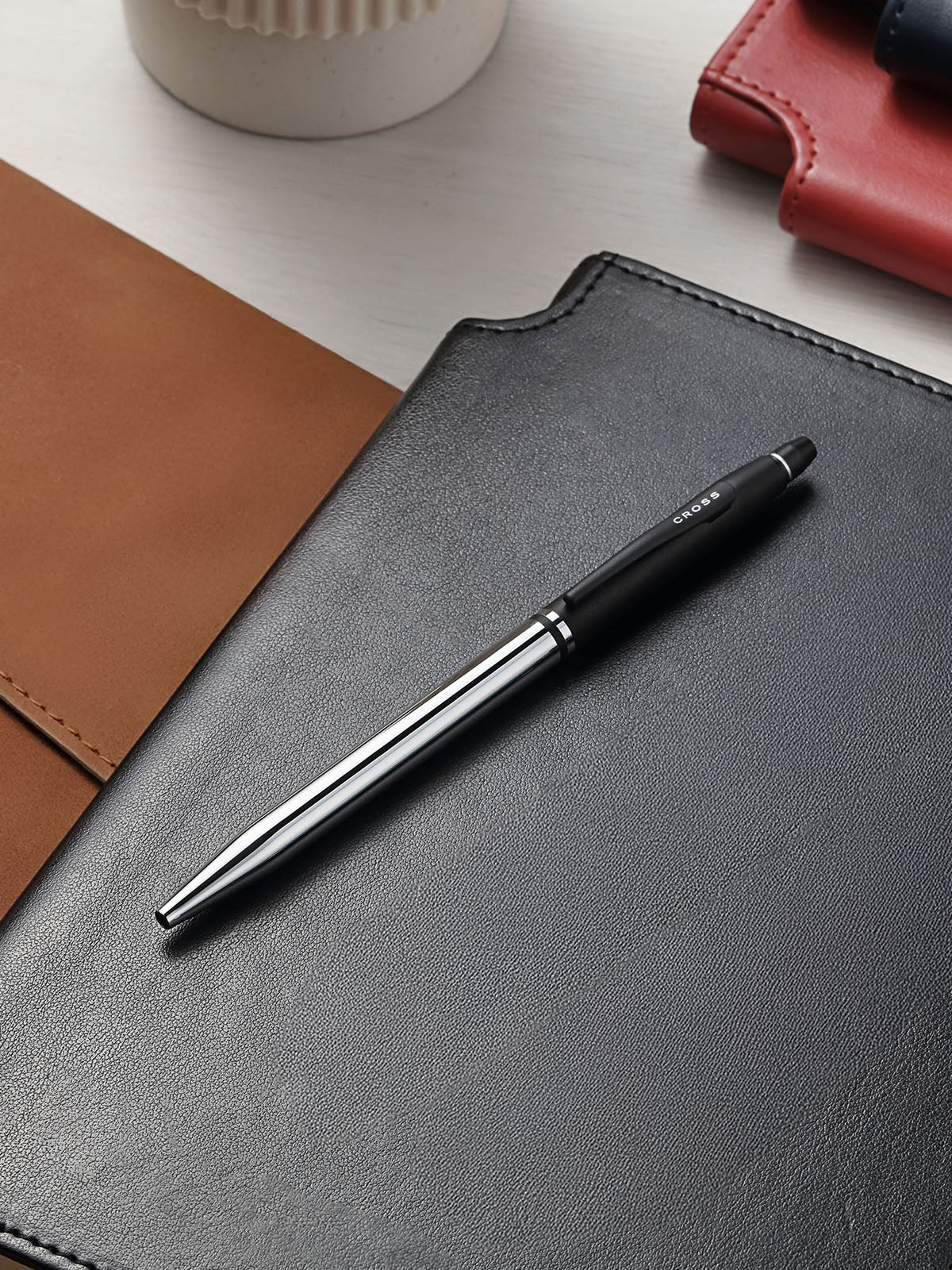 Bolígrafo Cross Click Tuxedo con cuerpo Cromado y capuchón Negro Mate